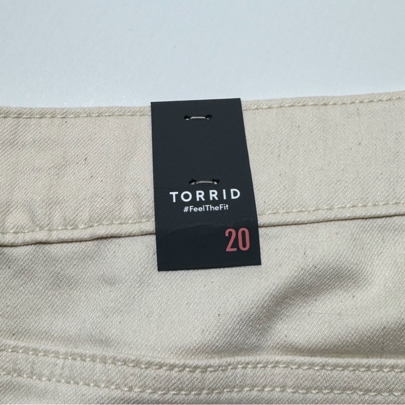 Torrid 5” Perfect Mid-Rise Jean Shorts in Natural - Picture 8 of 11